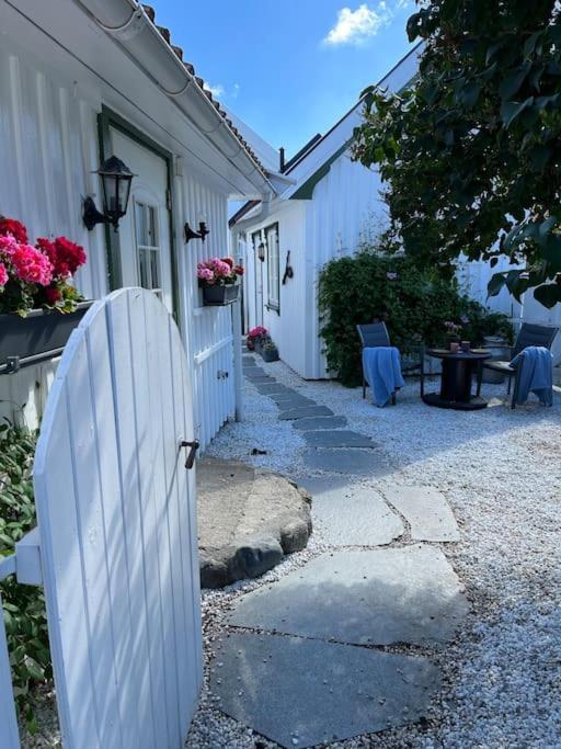 Idyllisk Lite Anneks Med Enestaende Uteplass Larvik Exterior photo